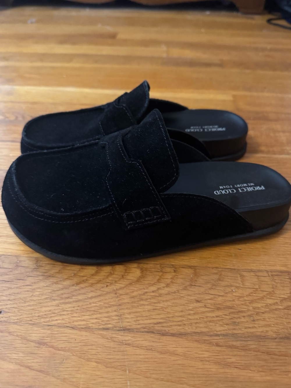 Project Cloud women’s slip on black clogs 8.5